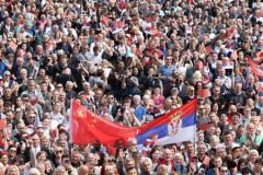两万名塞尔维亚群众出现在欢迎仪式现场